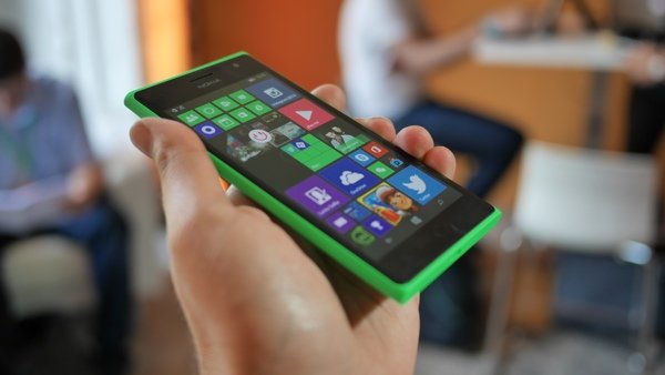 Nokia Lumia 735